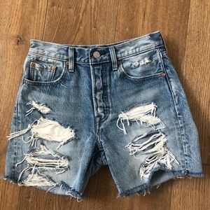 Levi shorts size 25